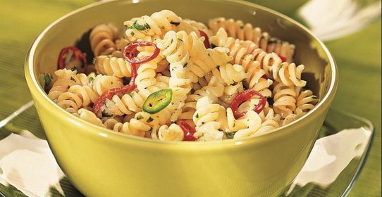 Фузилли с йогуртом и ароматными травами