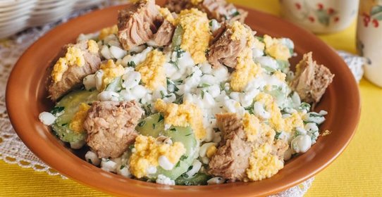 Салат из тунца с творогом