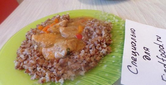 Гуляш из свинины с овощами