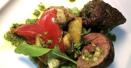 Рулетики из говядины с кедровыми орехами