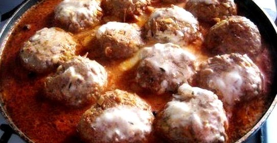 Тефтели с капустой в соусе