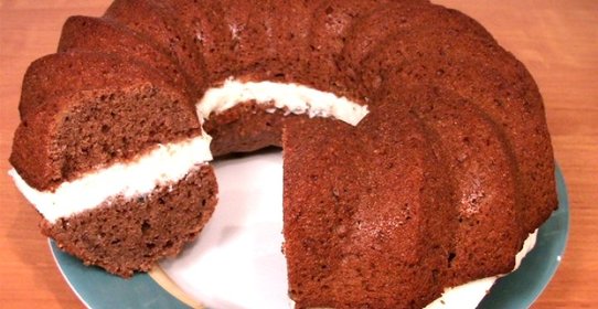 Шоколадный кекс с творожным кремом