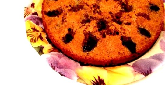 Ароматный сливовый пирог