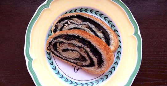 Рулет с маково-ореховой начинкой