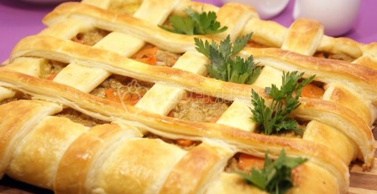 Пирог из слоёного теста