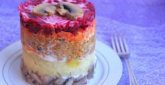 Салат с курицей и овощами