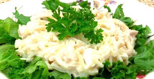 Кальмаровый салат с рисом