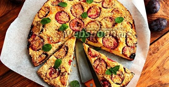 Йогуртовый пирог со сливой и штрейзелем