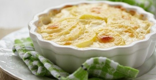 Картофельный гратен с беконом по-французски