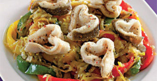 Сердечки из камбалы с кольцами из сладкого перца