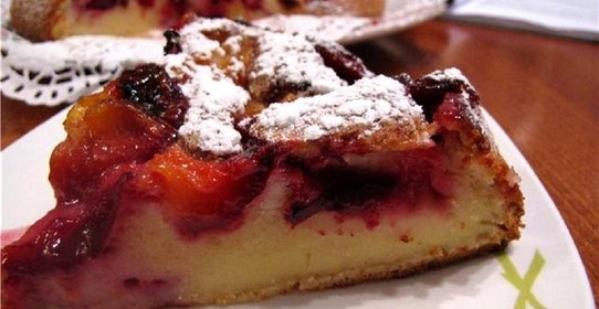 Пирог со сливами