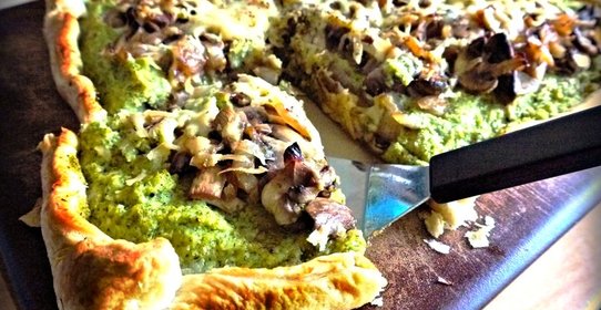 Пирог с брокколи и вешенками