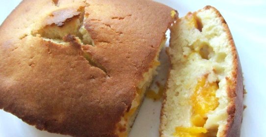 Пирог с персиковой начинкой на скорую руку