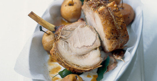 Свиные котлеты с яблоками, шалфеем и сидром