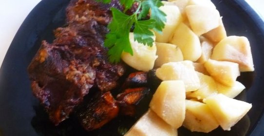 Говядина запеченная с яблоками