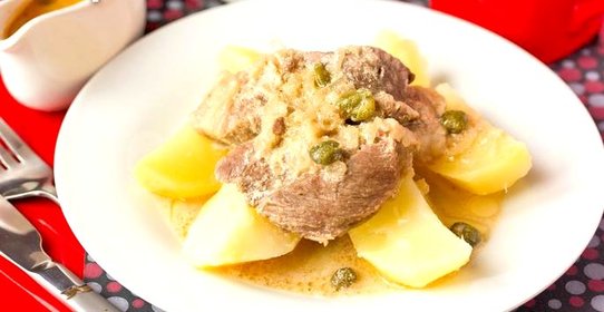 Свинина, тушённая в кефире с каперсами