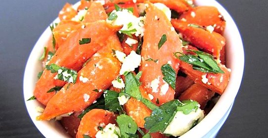Салат из моркови и сыра Фета