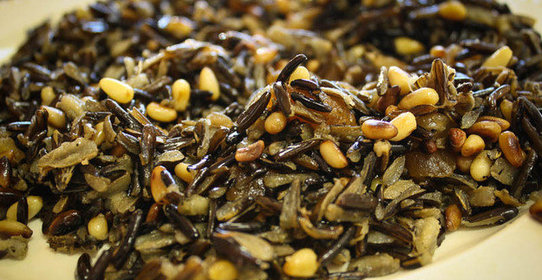 Дикий рис с кедровыми орешками