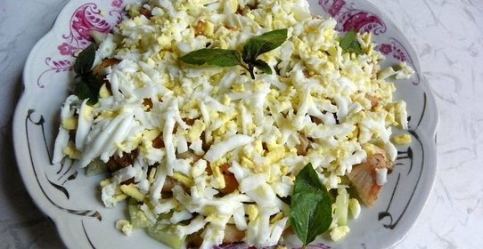 Теплый салат с курицей и кабачком