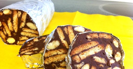 Шоколадные колбаски из печенья