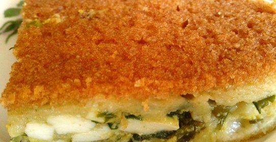 Заливной пирог с зелёным луком и яйцами