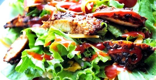 Салат с курицей-гриль