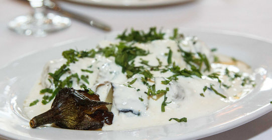 Запеченный баклажан под соусом баже