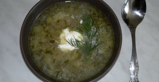 Суп рассольник с перловкой солеными огурцами и курицей
