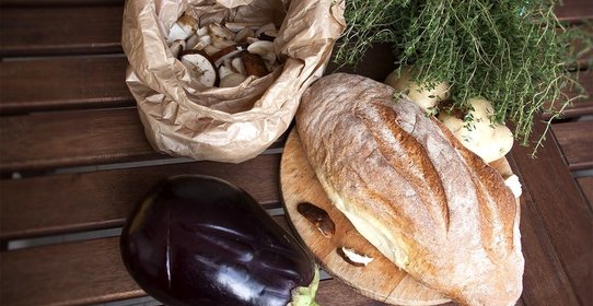 Запеченый пирог из картофеля, белых грибов и баклажанов