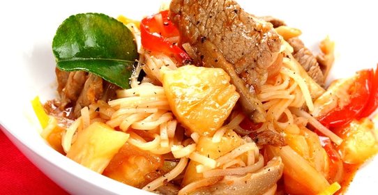 Кисло-сладкая телятина с грибами вешенками, перцем и ананасами