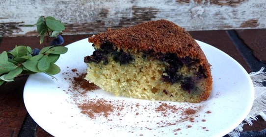 Манник с голубикой в мультиварке