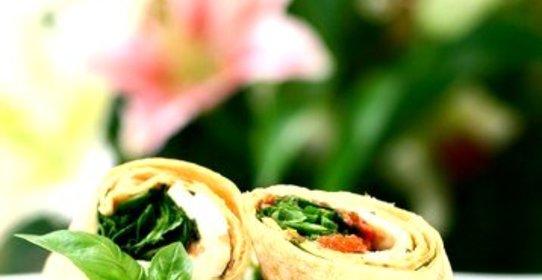 Рулет из лаваша с рыбой и сыром