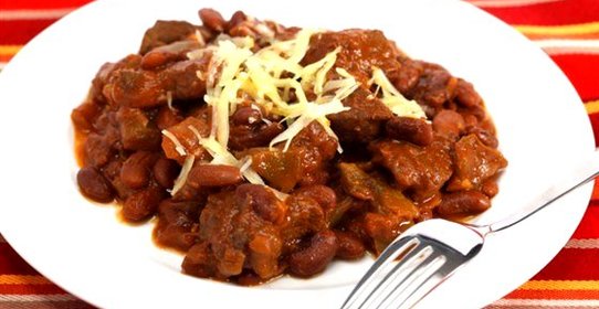 Телячьи отбивные с черной фасолью, мадерой и горчицей