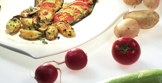 Фаршированные баклажаны с жареной картошкой