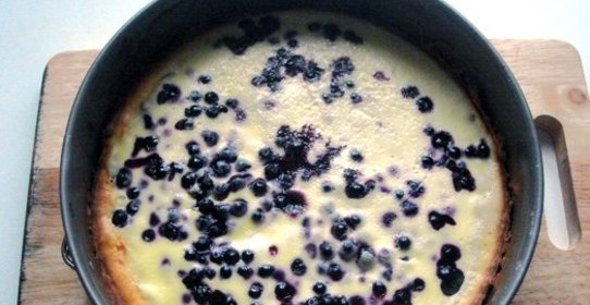 Пирог на кефире с черникой