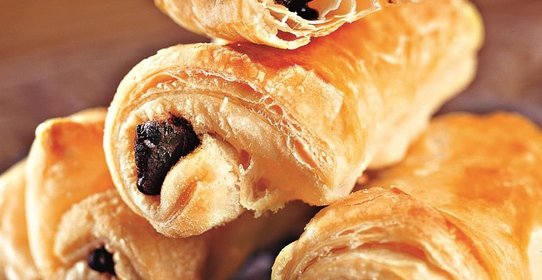 Слоеные рулетики с шоколадом