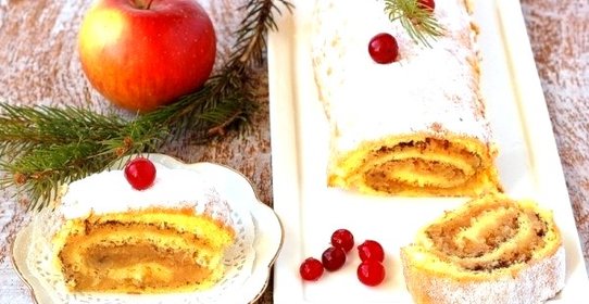 Бисквитный рулет с яблочной начинкой