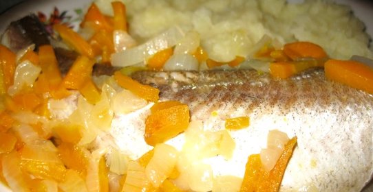 Тушеная рыба в майонезе