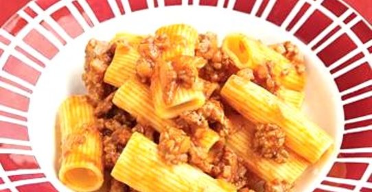 Ригатони с острым мясным соусом