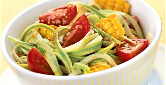 Салат из кабачка, помидоров и кукурузы