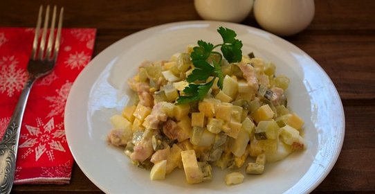 Салат обалденный с копченой курицей