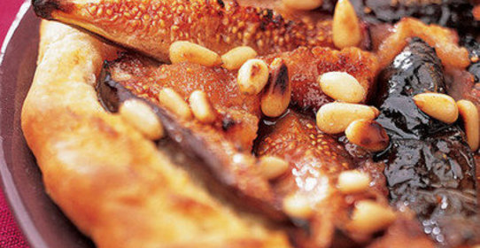 Пирог с инжиром и кедровыми орехами