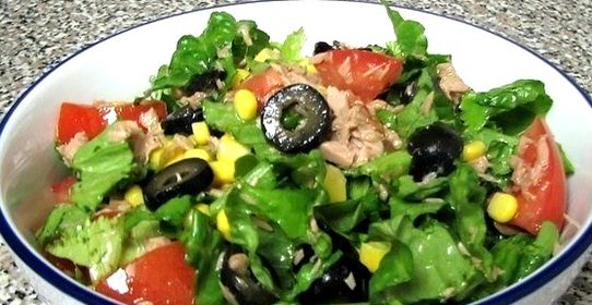 Зеленый салат с туцом