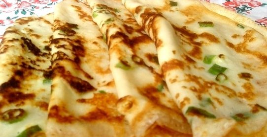 Блины с зеленым луком