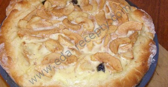 Открытый яблочный пирог с яблоками