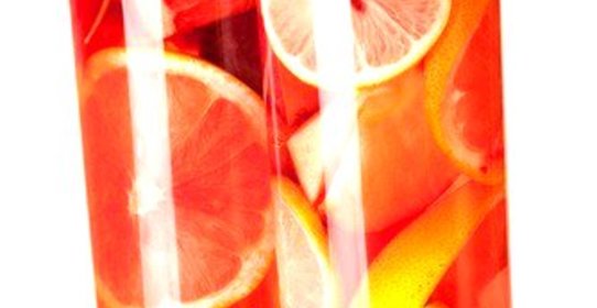 Компот из красных апельсинов, грейпфрутов и граната с белым вином и шерри