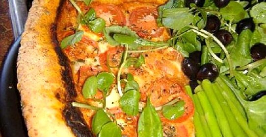 Томатный пирог со спаржей