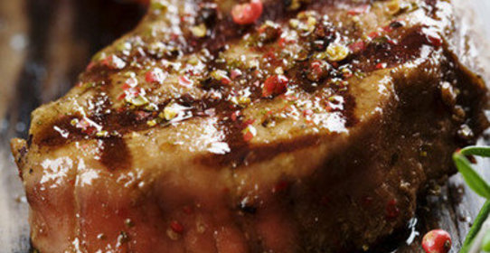 Мясо в еловых ветках