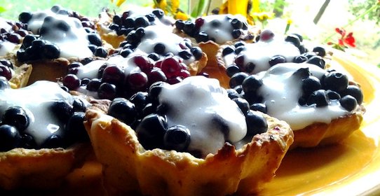 Корзинки с ягодами и лимонным кремом