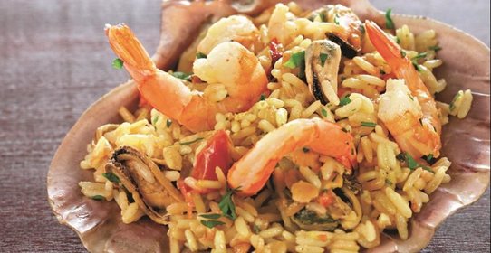 Плов с креветками и мидиями